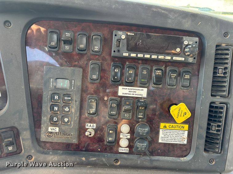 image for item DU6336 2022 Freightliner 114SD hydrovac truck