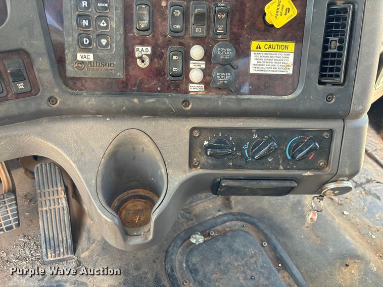 image for item DU6336 2022 Freightliner 114SD hydrovac truck