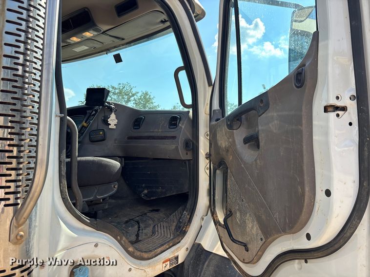 image for item DU6336 2022 Freightliner 114SD hydrovac truck