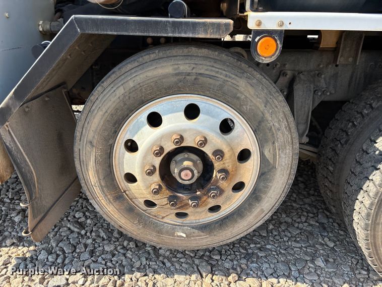 image for item DU6336 2022 Freightliner 114SD hydrovac truck
