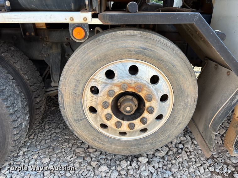 image for item DU6336 2022 Freightliner 114SD hydrovac truck