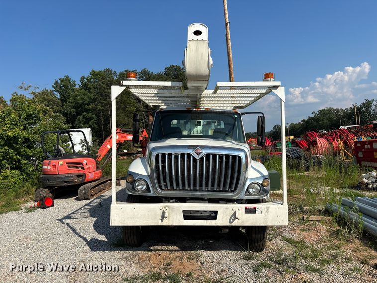 image for item DU6341 2013 International 7400 bucket truck