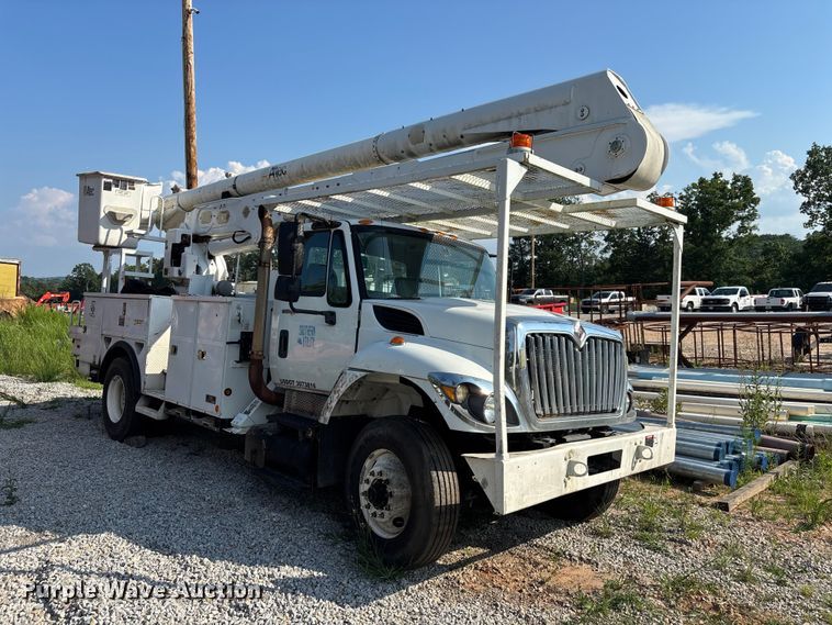 image for item DU6341 2013 International 7400 bucket truck