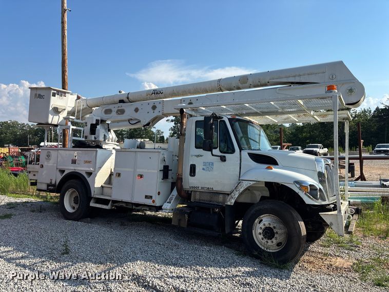 image for item DU6341 2013 International 7400 bucket truck