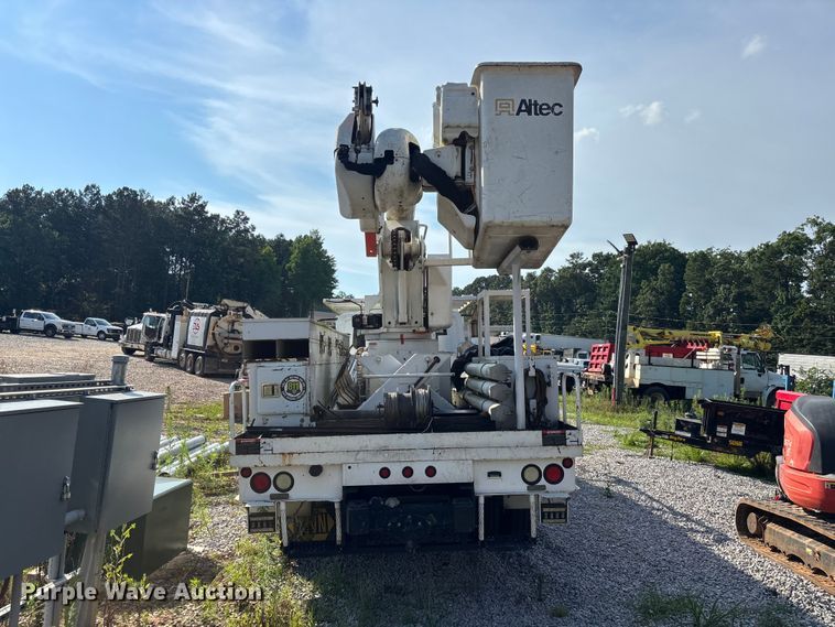 image for item DU6341 2013 International 7400 bucket truck