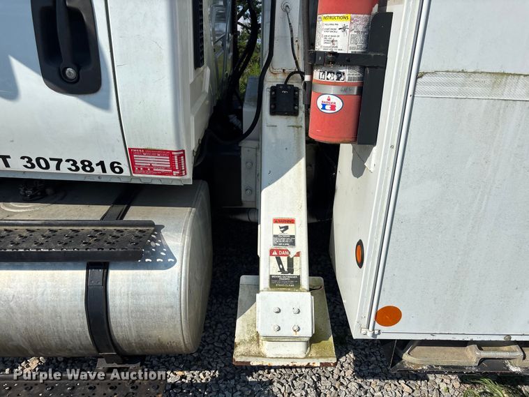 image for item DU6341 2013 International 7400 bucket truck