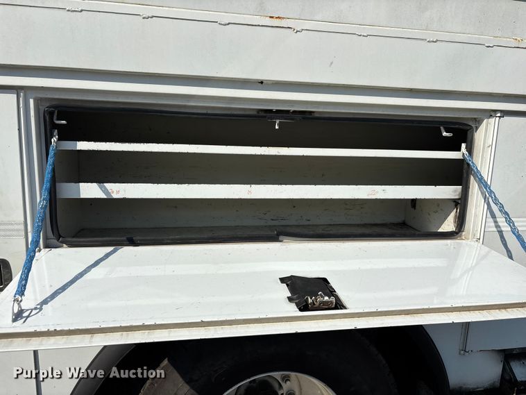 image for item DU6341 2013 International 7400 bucket truck