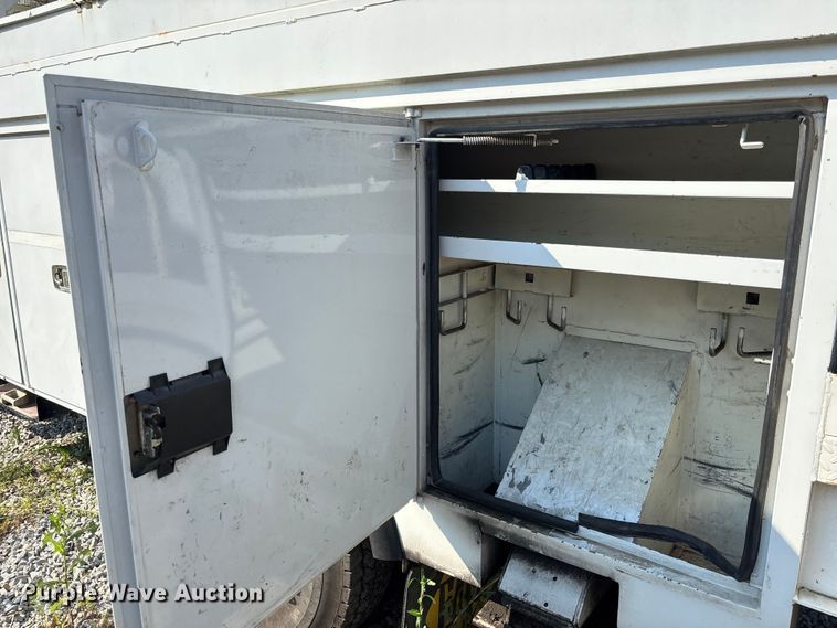 image for item DU6341 2013 International 7400 bucket truck