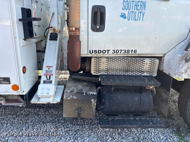 image for item DU6341 2013 International 7400 bucket truck
