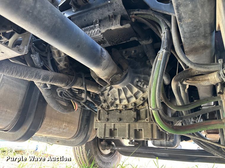 image for item DU6341 2013 International 7400 bucket truck