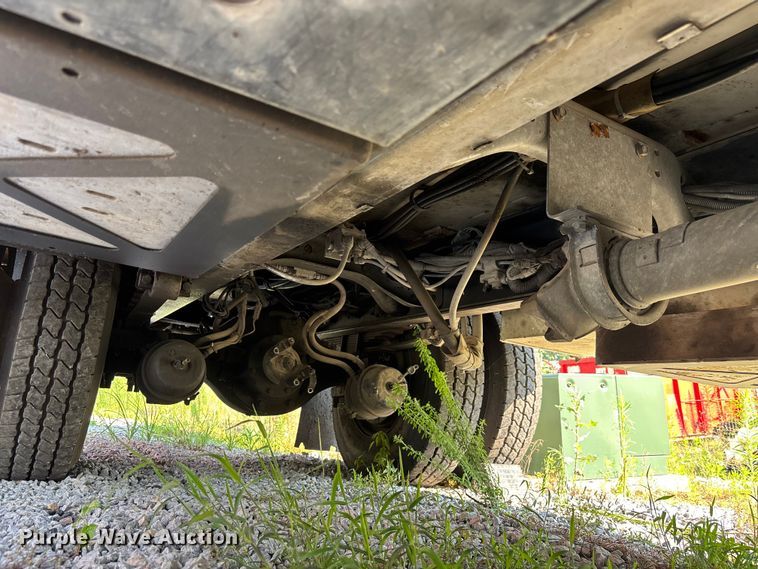 image for item DU6341 2013 International 7400 bucket truck