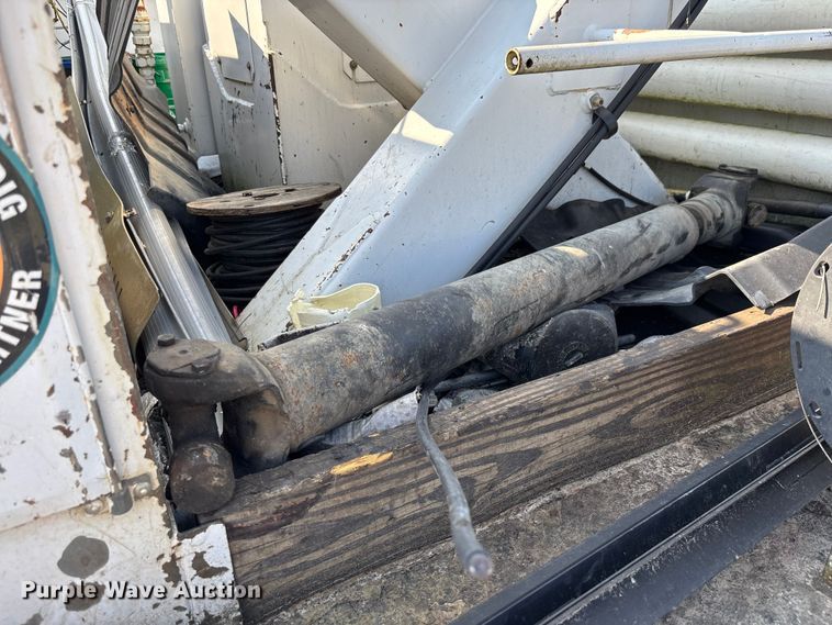 image for item DU6341 2013 International 7400 bucket truck