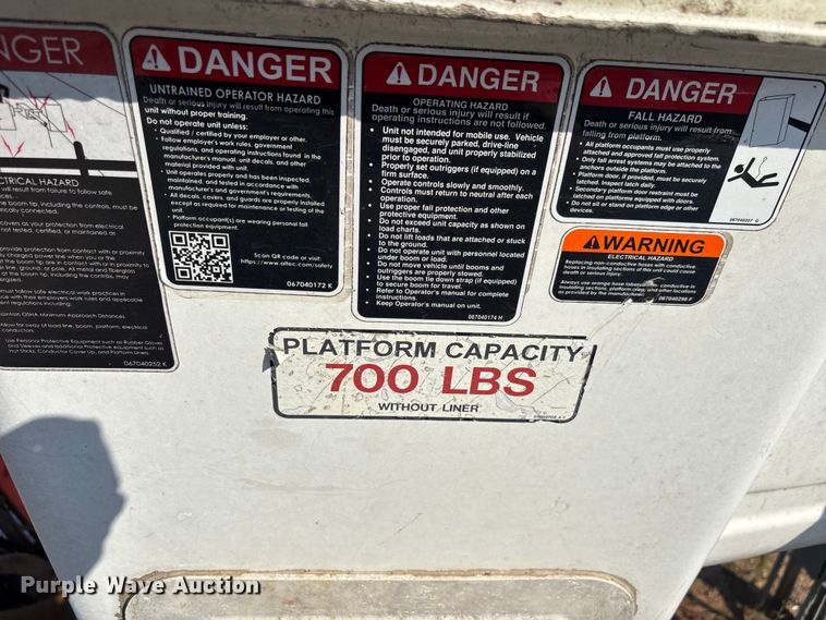 image for item DU6341 2013 International 7400 bucket truck