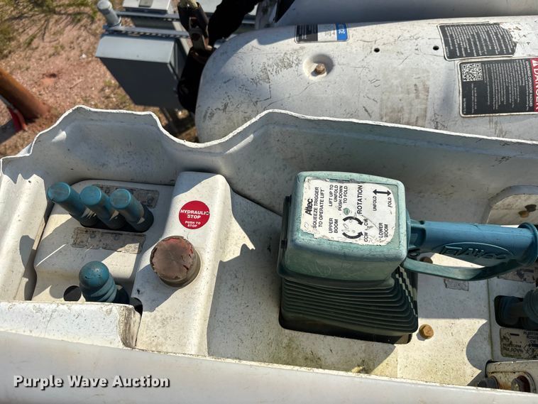 image for item DU6341 2013 International 7400 bucket truck