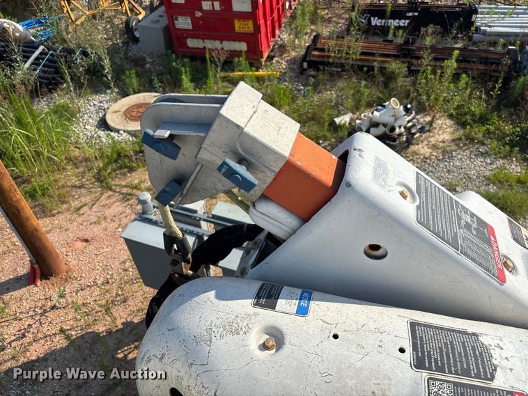 image for item DU6341 2013 International 7400 bucket truck