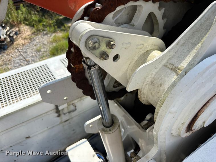 image for item DU6341 2013 International 7400 bucket truck