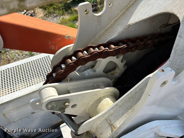 image for item DU6341 2013 International 7400 bucket truck