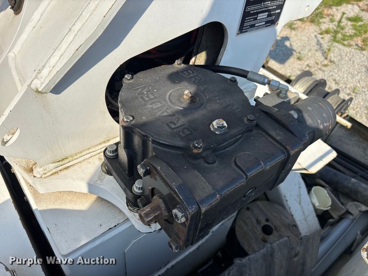 image for item DU6341 2013 International 7400 bucket truck
