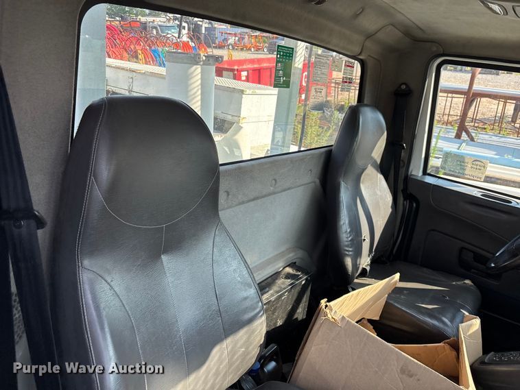 image for item DU6341 2013 International 7400 bucket truck