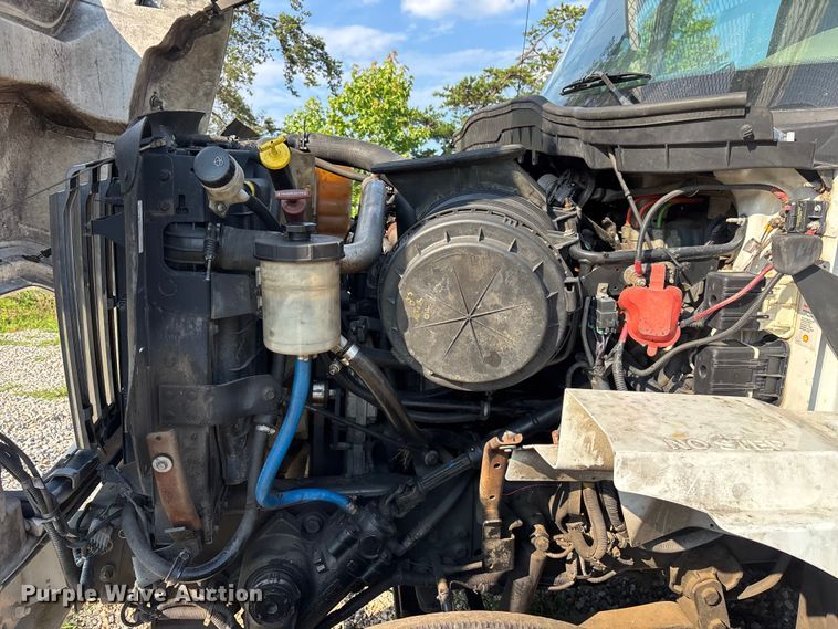 image for item DU6341 2013 International 7400 bucket truck