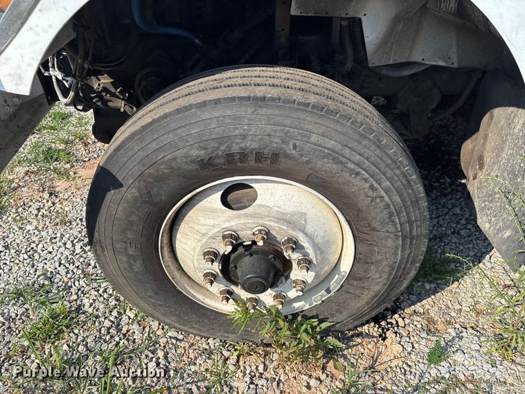image for item DU6341 2013 International 7400 bucket truck