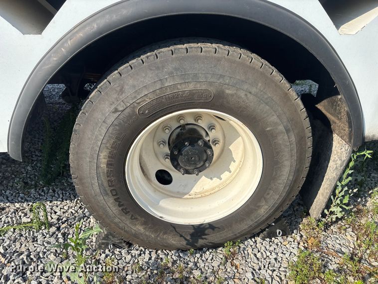 image for item DU6341 2013 International 7400 bucket truck