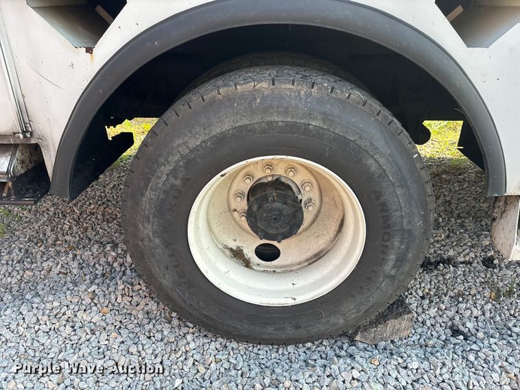 image for item DU6341 2013 International 7400 bucket truck
