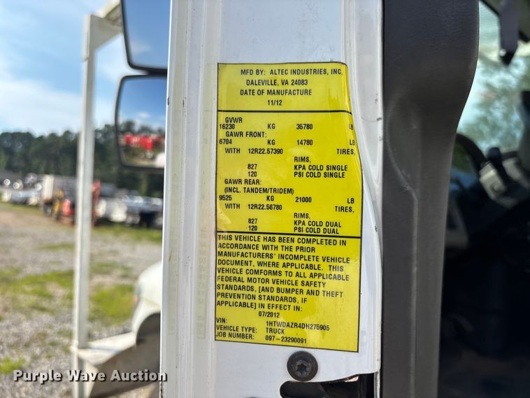 image for item DU6341 2013 International 7400 bucket truck