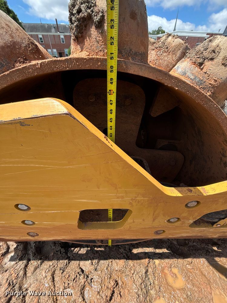 image for item DU6362 2022 Caterpillar CP11 GC single drum vibratory roller