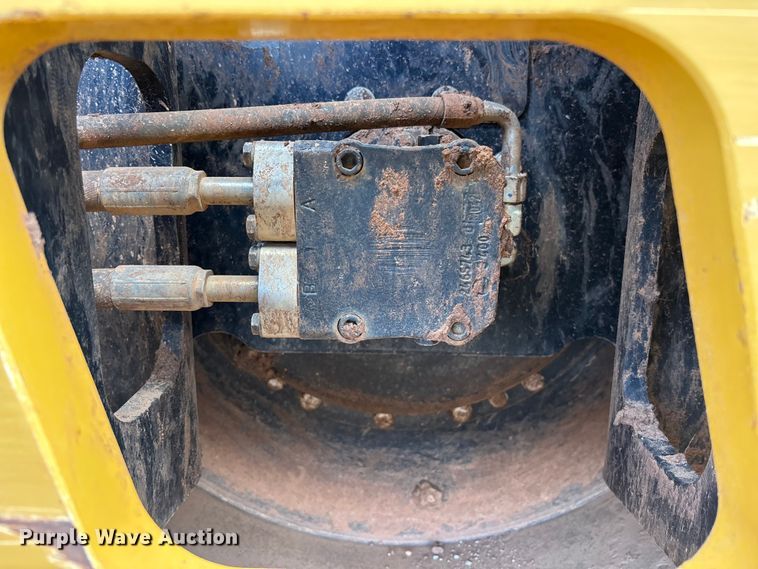image for item DU6362 2022 Caterpillar CP11 GC single drum vibratory roller