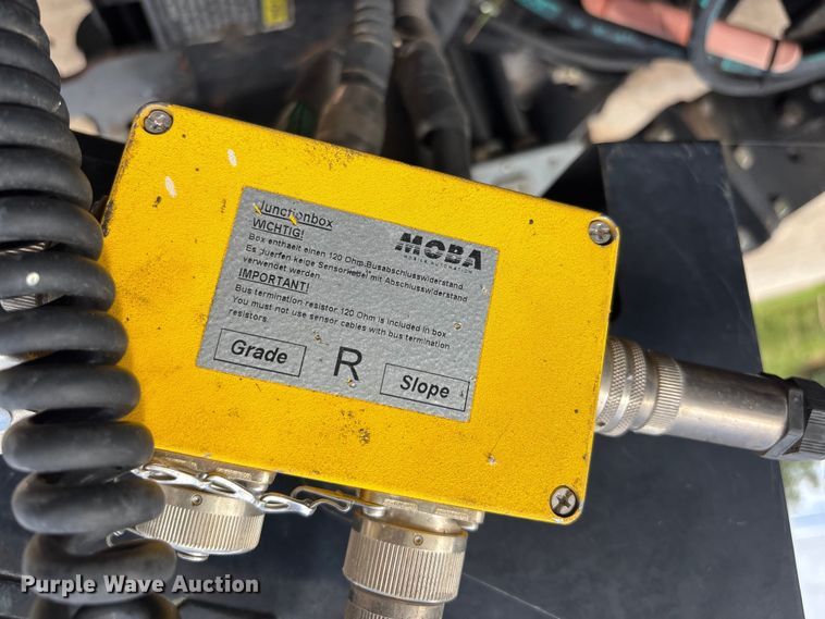 image for item DU6364 2005 Roadtec RP-190E paver