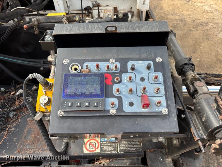 image for item DU6364 2005 Roadtec RP-190E paver
