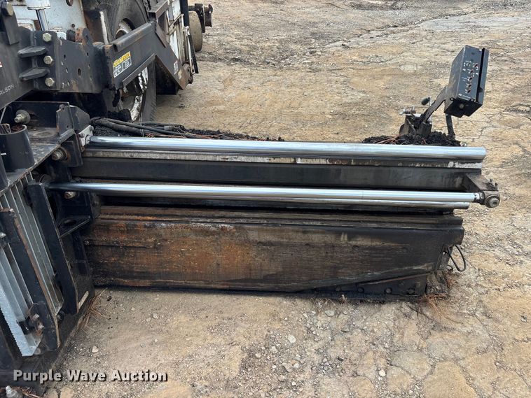 image for item DU6364 2005 Roadtec RP-190E paver