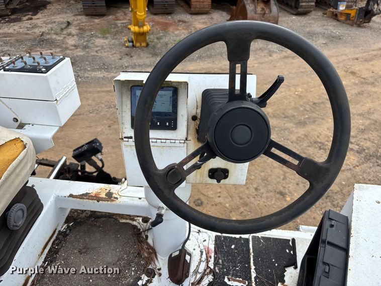 image for item DU6364 2005 Roadtec RP-190E paver