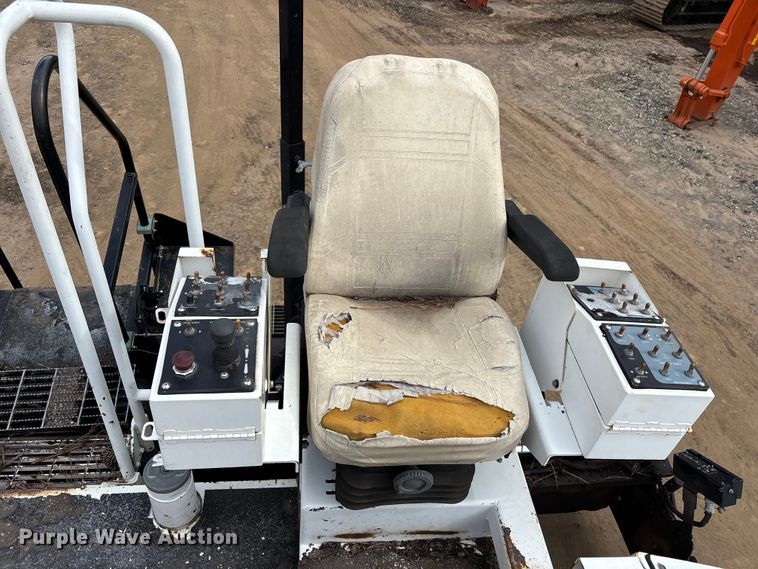 image for item DU6364 2005 Roadtec RP-190E paver