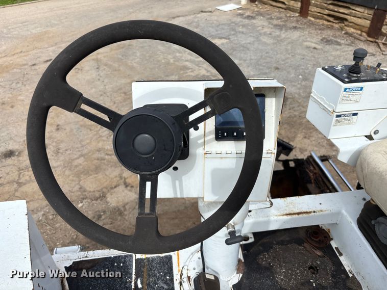 image for item DU6364 2005 Roadtec RP-190E paver