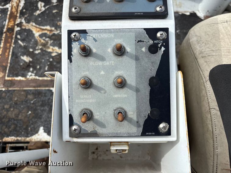 image for item DU6364 2005 Roadtec RP-190E paver