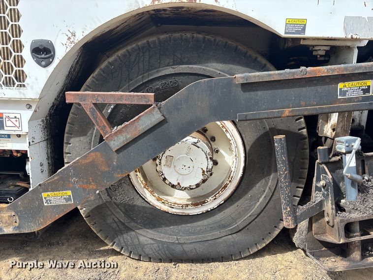 image for item DU6364 2005 Roadtec RP-190E paver