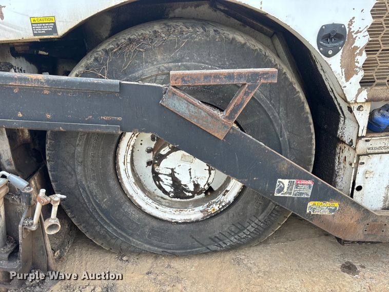 image for item DU6364 2005 Roadtec RP-190E paver