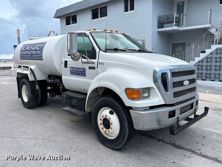 image for item DU6378 2006 Ford F750 Super Duty water truck