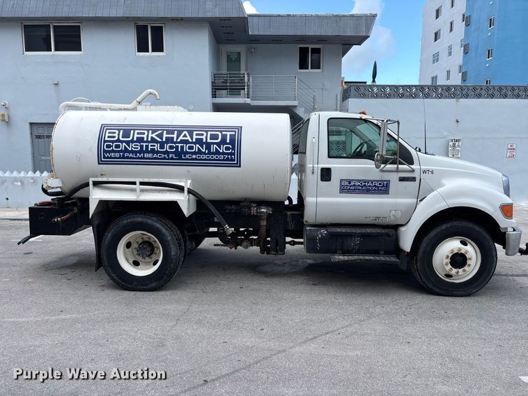 image for item DU6378 2006 Ford F750 Super Duty water truck