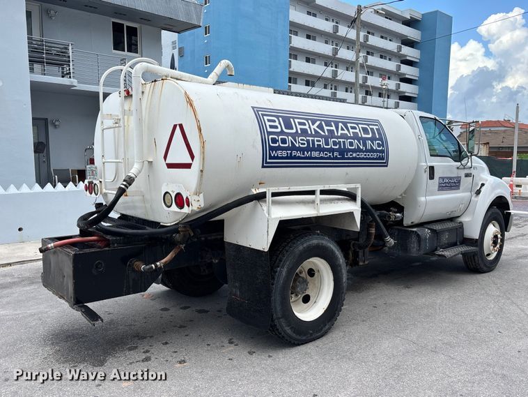 image for item DU6378 2006 Ford F750 Super Duty water truck
