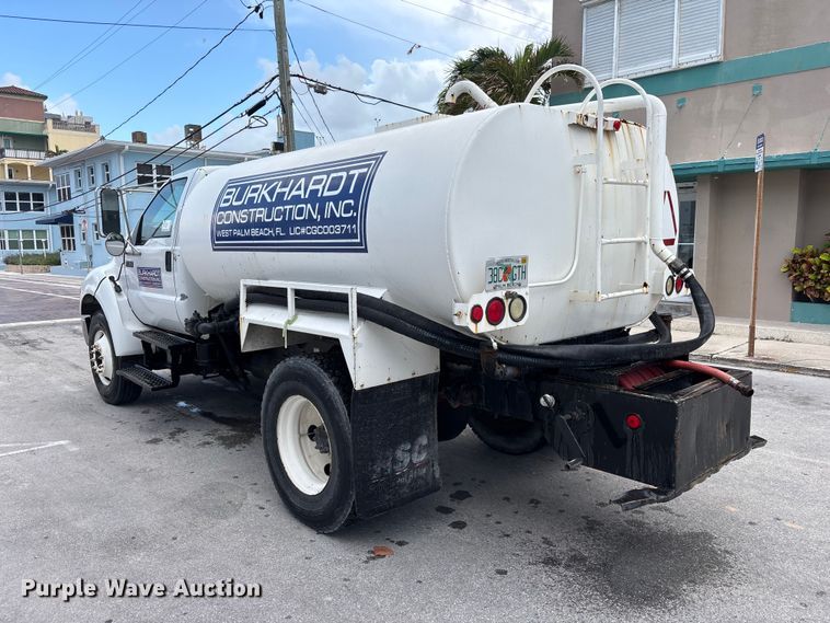 image for item DU6378 2006 Ford F750 Super Duty water truck