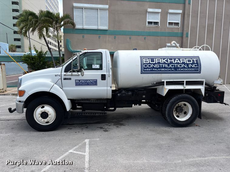 image for item DU6378 2006 Ford F750 Super Duty water truck