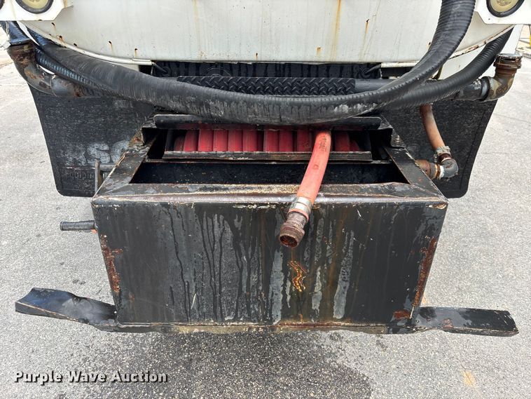 image for item DU6378 2006 Ford F750 Super Duty water truck