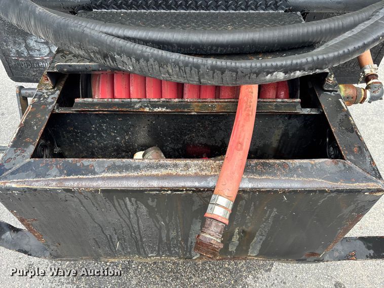 image for item DU6378 2006 Ford F750 Super Duty water truck