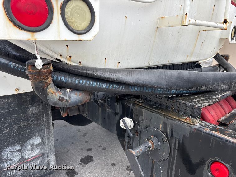 image for item DU6378 2006 Ford F750 Super Duty water truck