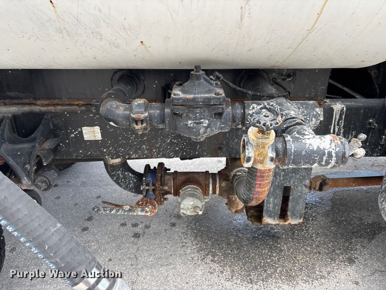 image for item DU6378 2006 Ford F750 Super Duty water truck