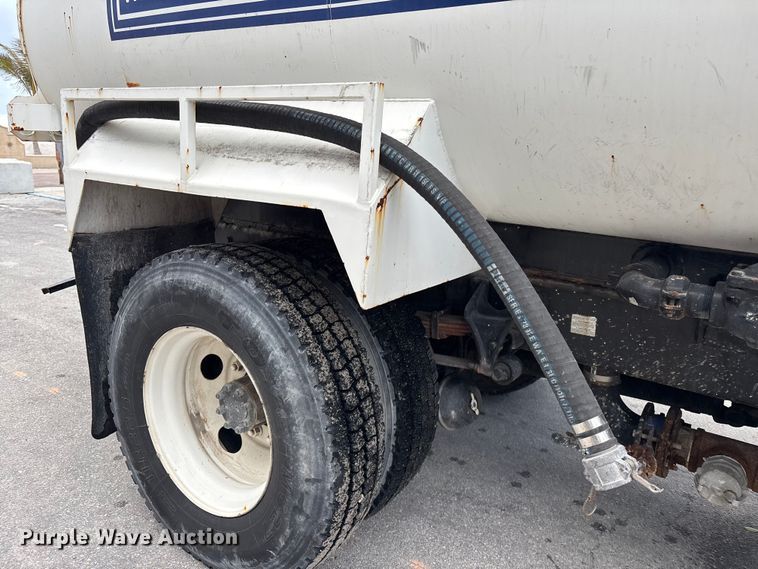 image for item DU6378 2006 Ford F750 Super Duty water truck