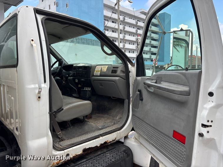 image for item DU6378 2006 Ford F750 Super Duty water truck
